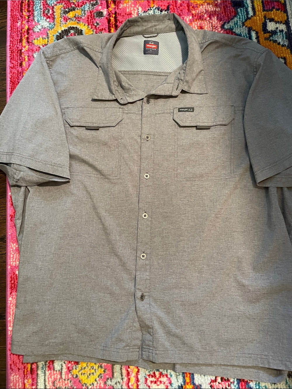 Wrangler Short Sleeve Button-Front Shirt in Grey